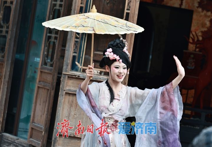 明水古城沉浸式演艺点亮泉城春韵