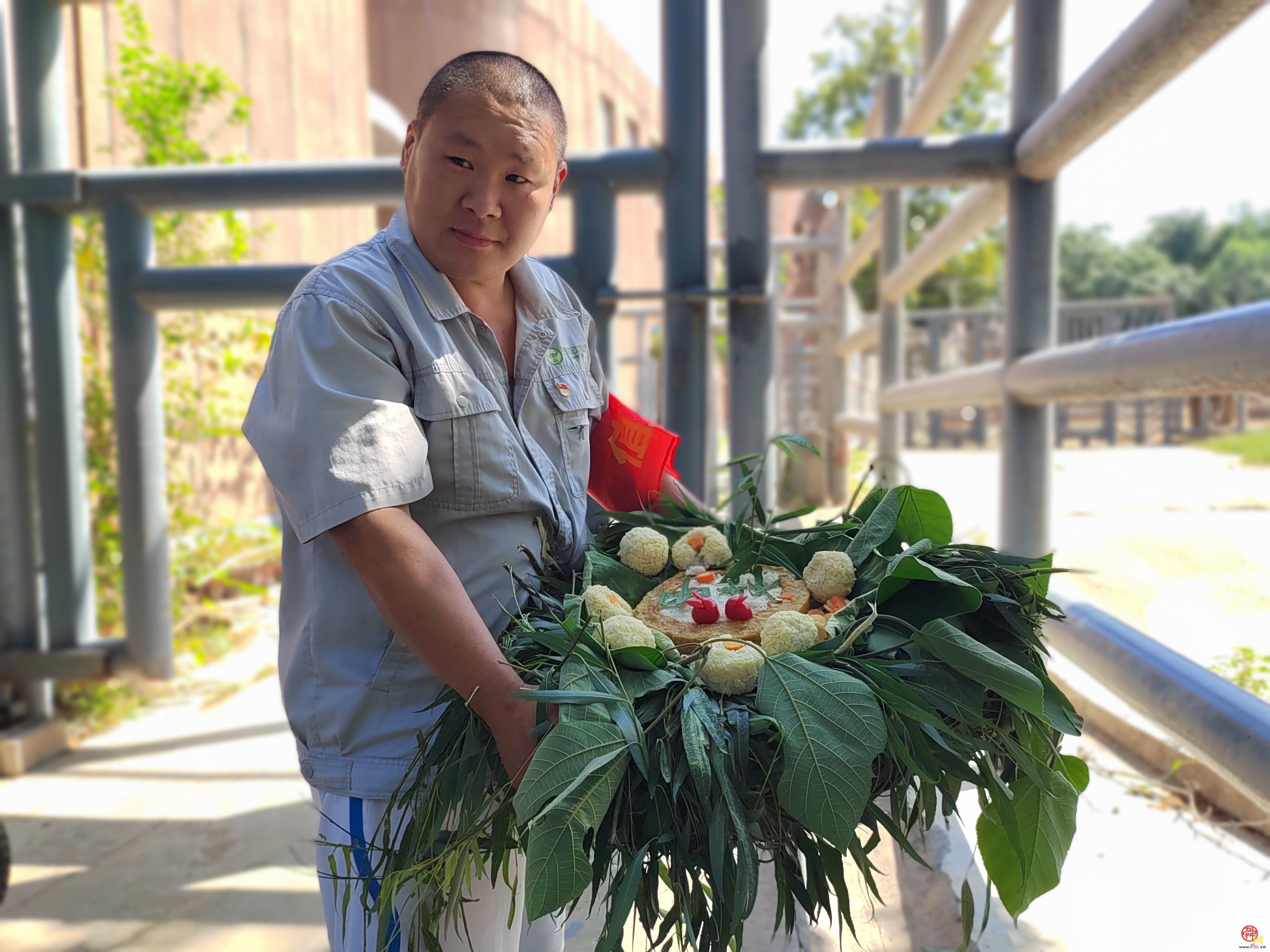 “泉”在济南享金秋暨全国科普日｜济南动物园：中秋佳节“巨型月饼”增添别样欢乐