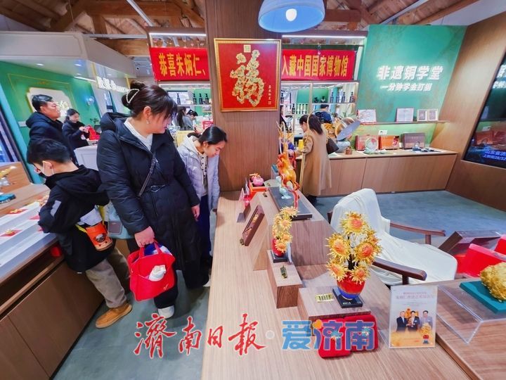 一年四季 泉在济南丨街巷寻味觅好物 游客打卡济南宝藏小店