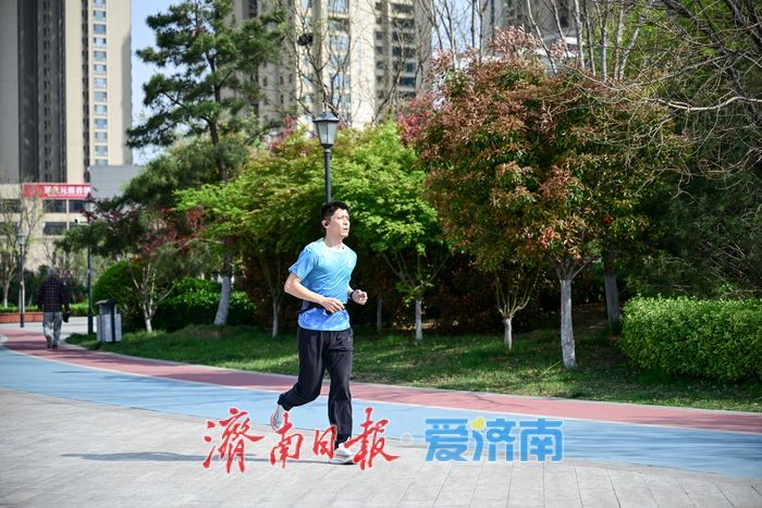 一年四季 泉在济南｜春日暖阳映湖畔 云锦湖尽展盎然生机