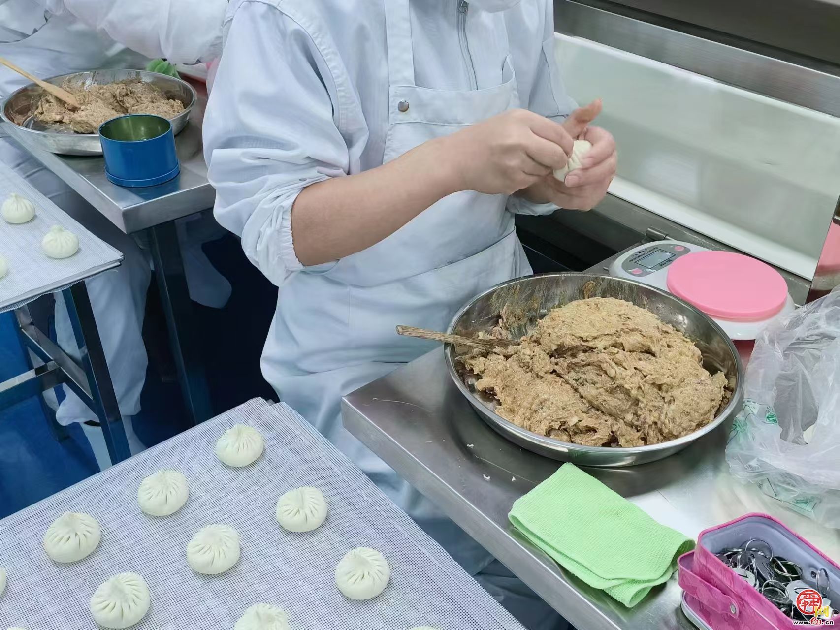 四年从零到日产十万个  济南恒生天裕老面包子供货多家头部连锁品牌