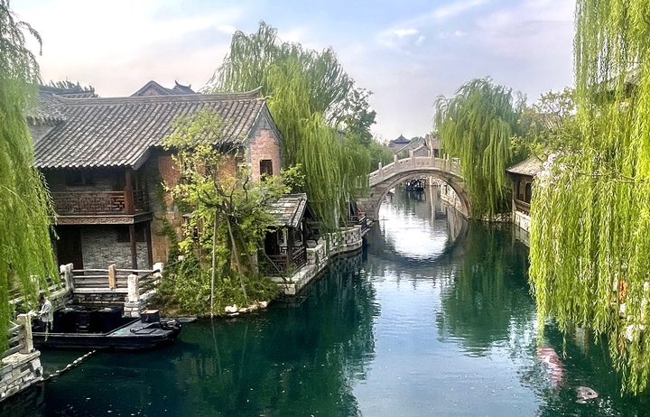 暑期末尾明水古城游人如织 再现文旅热潮