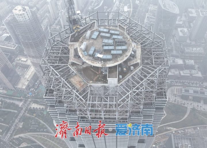 项目强省会｜792块单元体板块全部进场，济南“第一高”塔冠幕墙安装有序推进