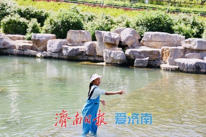 气温升至28℃ 济南市民孟家水库乐享春日时光