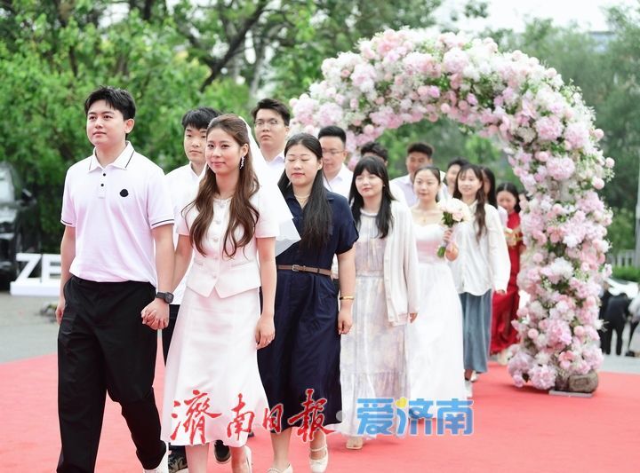 “佳偶同心、和美与共”，“520”我们结婚吧