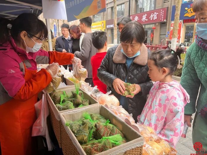 首场开售即火爆“泉水人家”大集上演“补货忙”