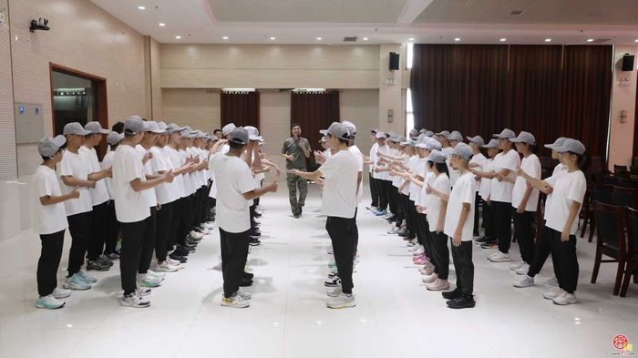 “爱我国防”军事体验活动第一期首日纪实：开启热血军营初体验