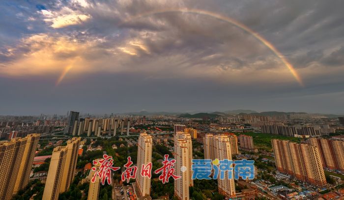一年四季 泉在济南丨泉城雨后惊现彩虹、火烧云双奇观