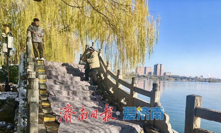 大明湖雪后初晴引客来