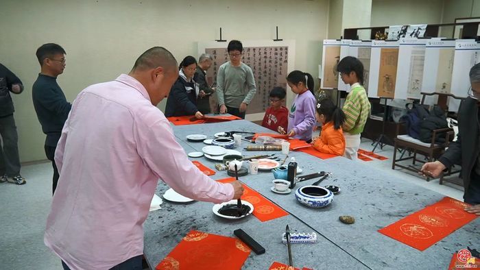 山东省图书馆特举办“翰墨传情，新春纳福”新春送福活动