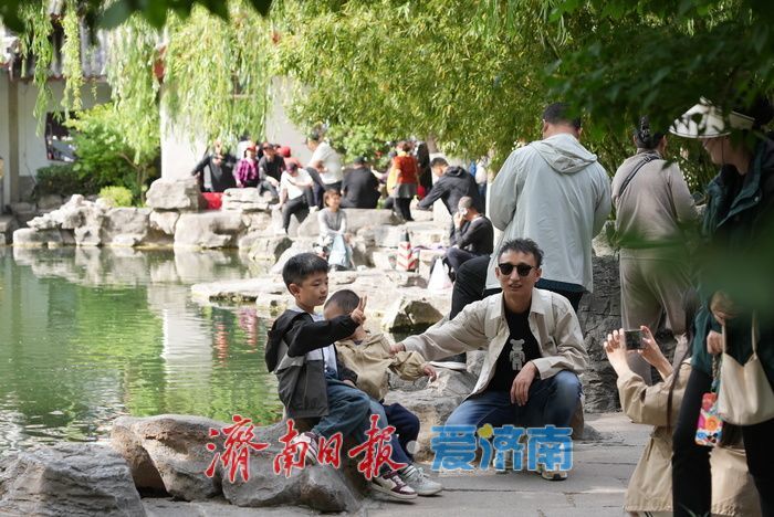 一年四季 泉在济南｜泉城春日似夏 泉水欢涌引客来