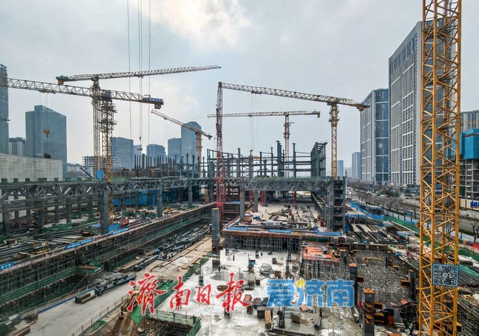 春潮涌动建设忙，济南西部在建“第一高”拔节生长