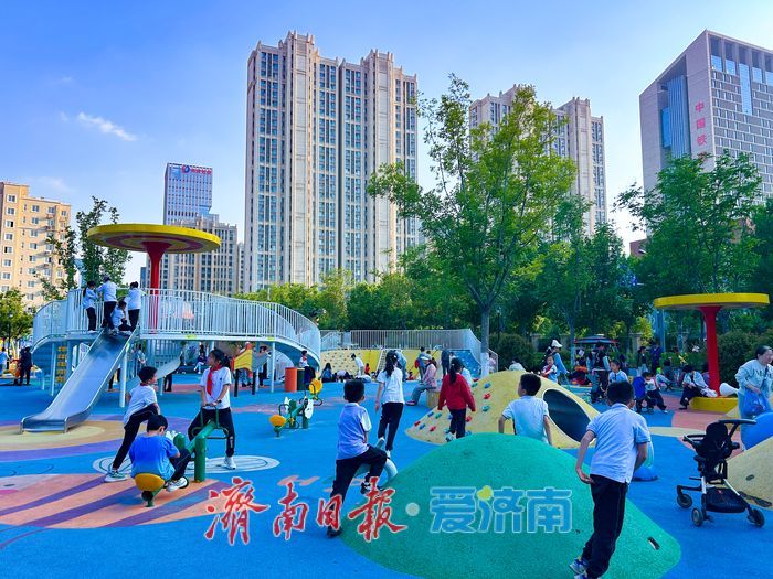假期尾声童趣浓 济南儿童友好公园午后欢乐满溢