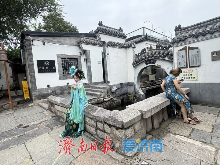 一年四季 泉在济南丨一袭古装，邂逅起凤桥泉巷风光