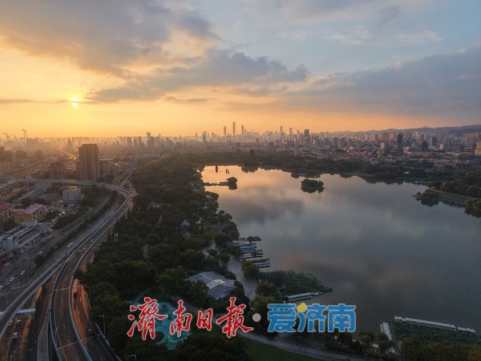 一年四季 泉在济南丨朝霞映明湖 邂逅泉城晨光