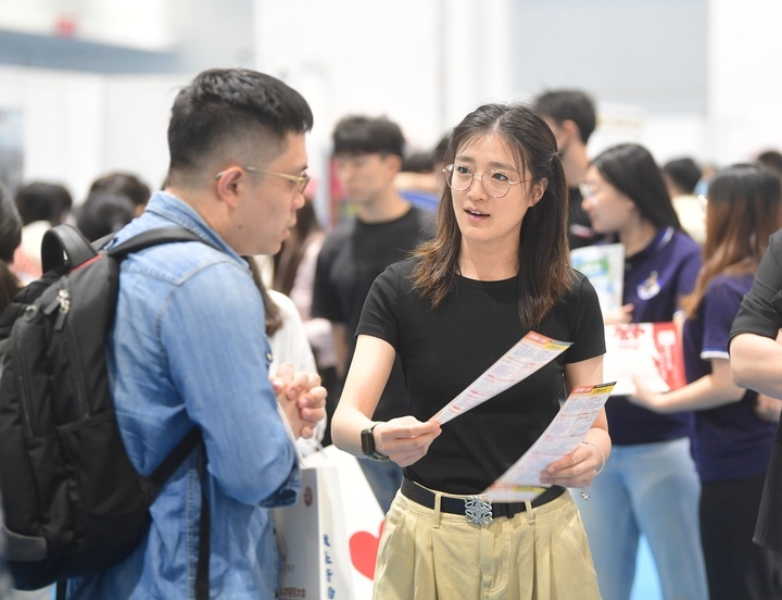 现场图集来了！“天下泉城聚天下英才”济南首届高层次人才招引大会人气爆棚