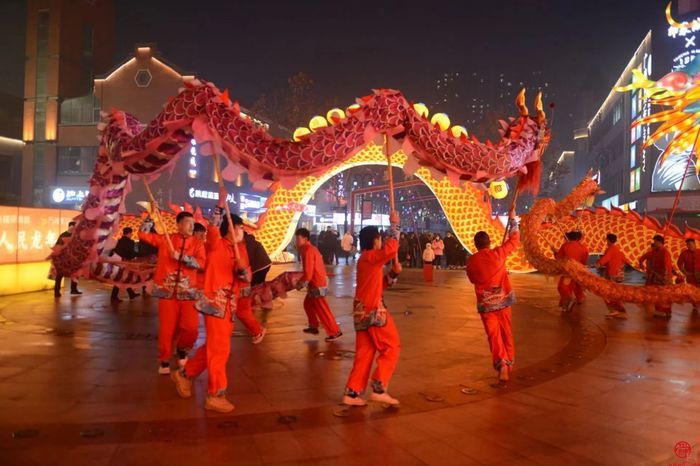 【网络中国节·春节】灯笼高挂迎新春，槐荫年味日渐浓！