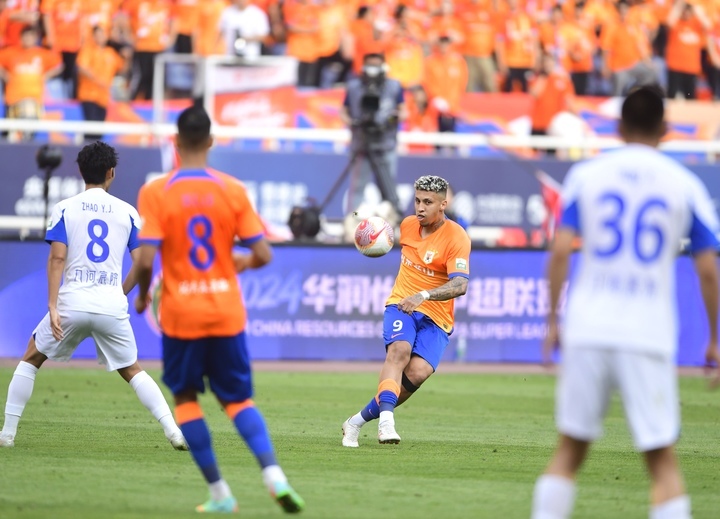 山东泰山4：1战胜沧州雄狮 中止连败获得喘息时机