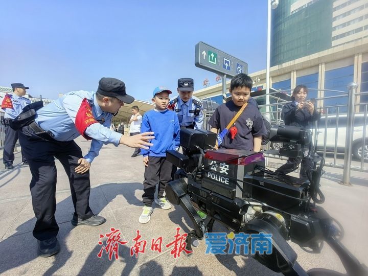 可以抓坏人的反制机器狗在济南上岗！济南火车站引入“智能巡检反制机器狗”