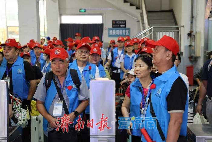 “享老”时代：一趟银发专列背后的万亿经济叙事