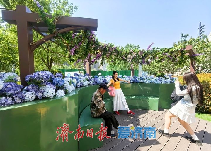 梦幻童话主题街区全新亮相 提升市民游客购物体验