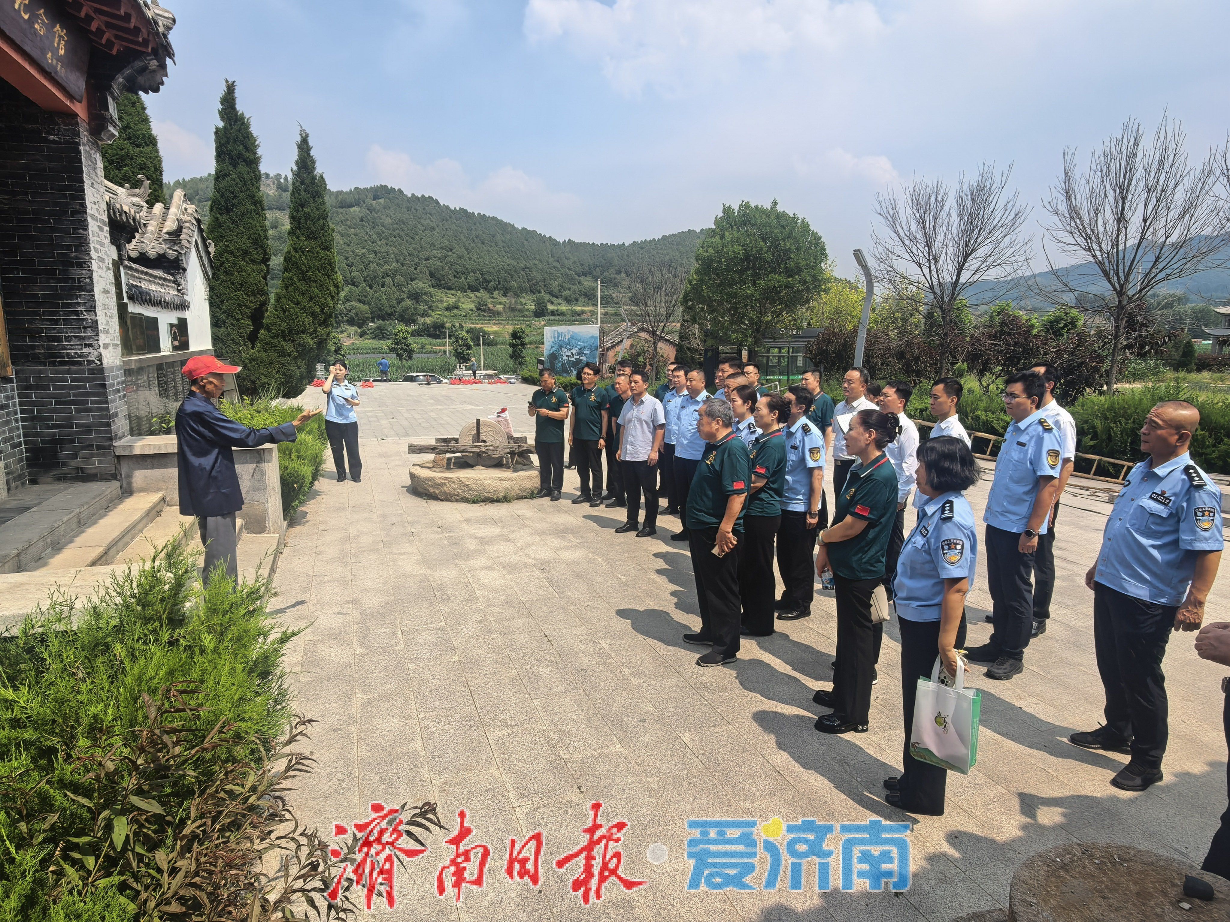一堂红色研学课 多方同心护出行