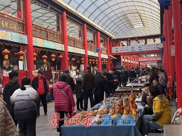 济南暖日迎宾客 英雄山文化市场人气旺