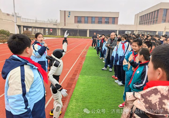 春风拂泉城 策马启新程 ——2026 年济南中小学春季开学典礼亮点纷呈