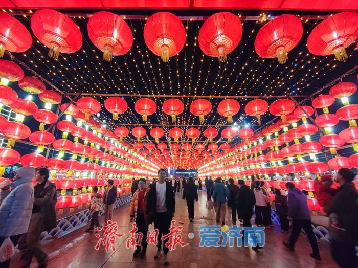 “泉”在济南过大年丨华灯映福贺马年