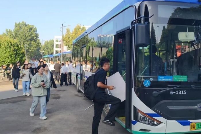 参加济南第五届高层次人才招引大会,这样坐公交往返