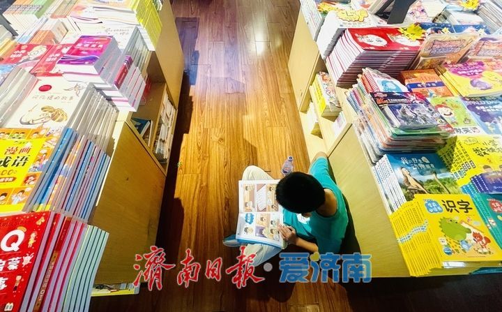 书海纳凉，济南“避暑书房”受欢迎
