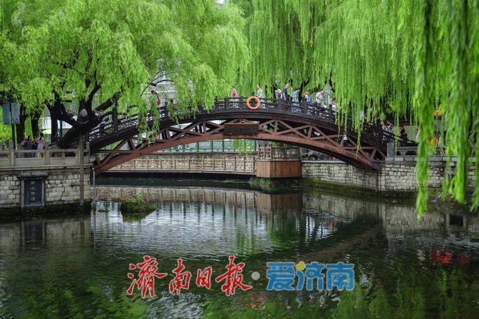 一年四季 泉在济南｜雨后黑虎泉畔，市民取水赏景尽享清凉