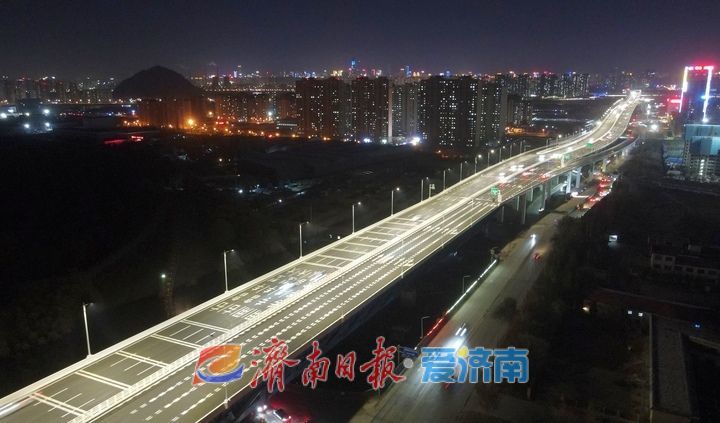 熠熠生辉 如梦如幻，济南黄河大桥新桥上演夺目灯光秀