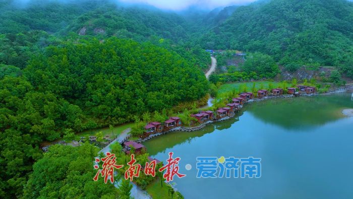 雨后济南九如山云雾缭绕宛如仙境