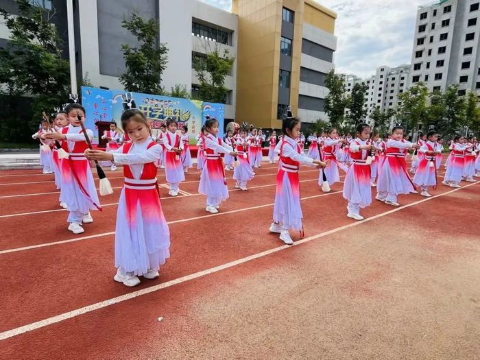 舞台剧、开笔礼……商河县各学校开学第一课花样多