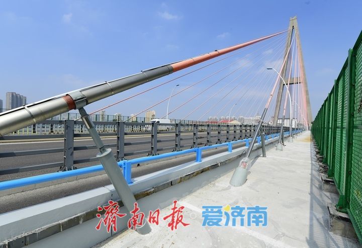 济南“22岁”高架桥阻尼器全部换新