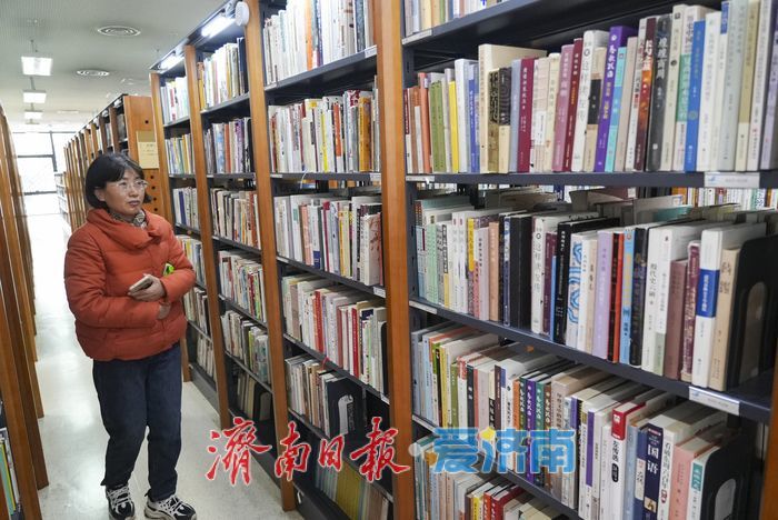 周末阅读“不打烊”，图书馆里书香浓