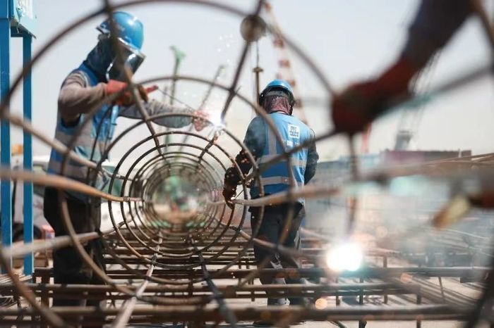 项目强省会｜突破关键节点！济南遥墙机场T2航站楼完成首吊