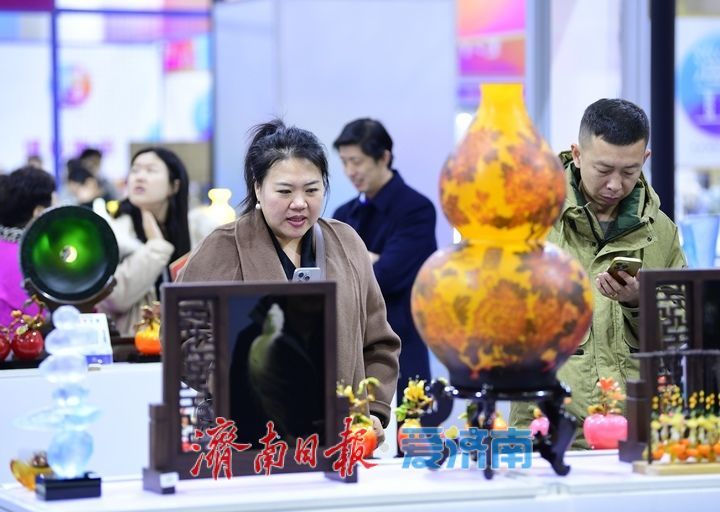 万件“手造”精品汇聚济南 山东工艺美术博览会启幕
