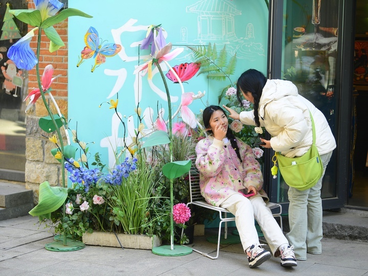 春意盎然活力足，“萌龙”亮相老商埠