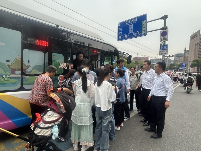 济南公交小长假期间共营运班次约29.6万班，客运量约808万人次