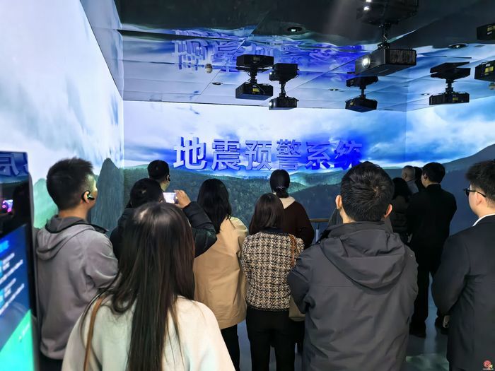 沉浸式感受城市“韧性”指数！数字体验官现场体验济南城市安全运行数字化建设