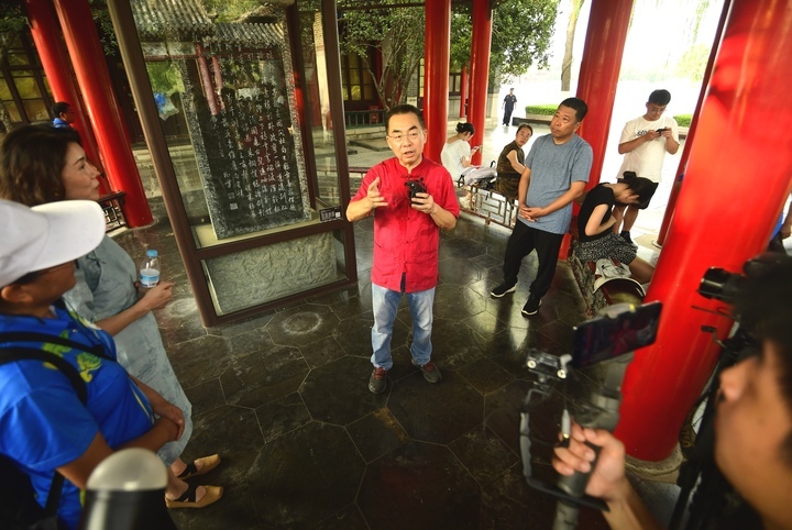 大明湖畔话泉城 “读”入藕花深处 全民阅读主题朗读活动举行  