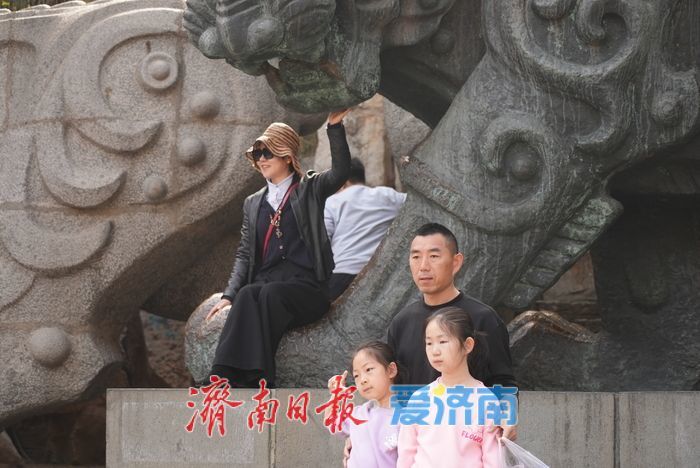 “泉”在济南过大年丨春节打卡泉城地标，黑虎泉《双虎》成亲子热门