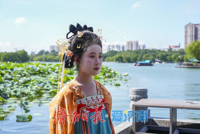 古城秋韵邂逅国潮，彰显文化自信和传统之美