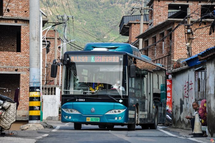 十二年温情穿山路 十米车厢载乡情——济南公交K121路驾驶员与乘客的“家人之约”