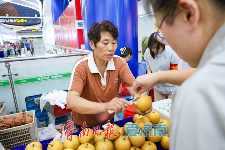 地铁里赶大集！济南驻村第一书记助农大集火热开集
