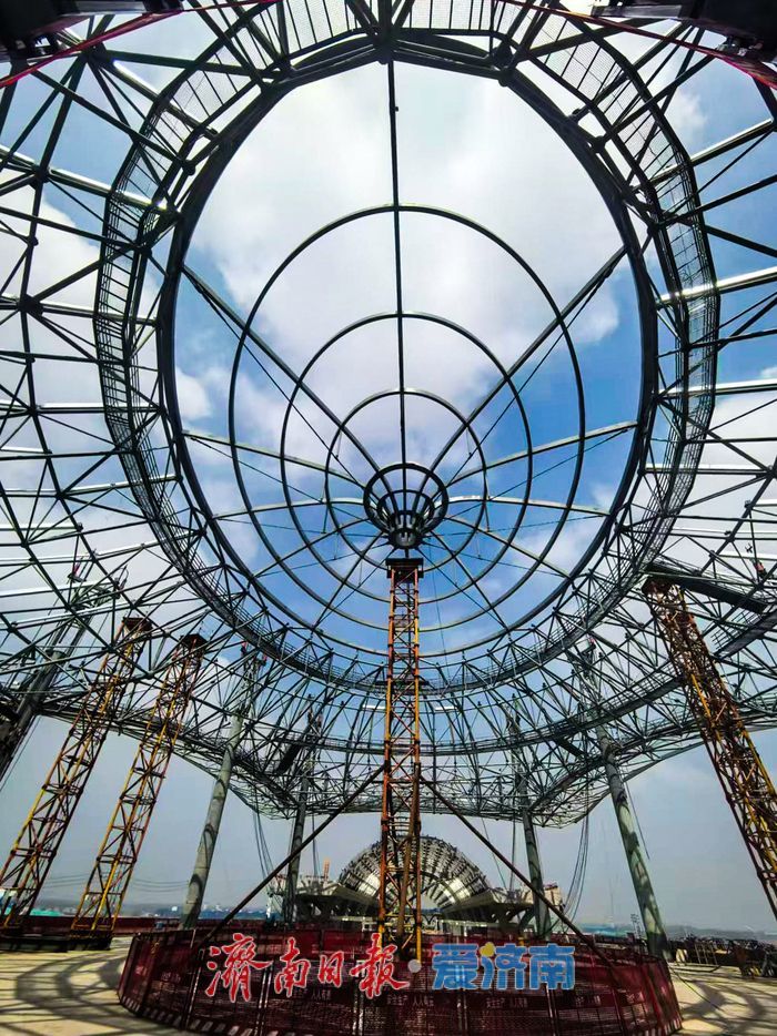 钢脊腾飞！济南机场二期改扩建工程T2航站楼屋顶钢网架完成首次整体提升