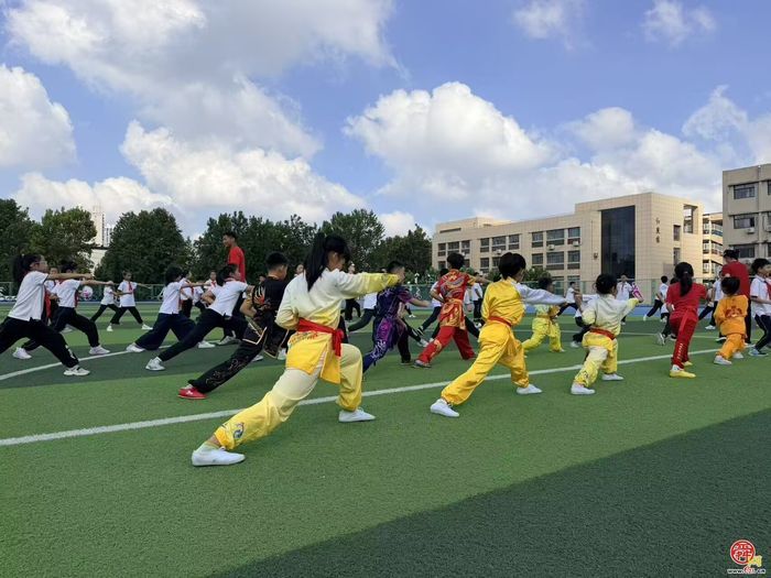 赓续红色路 健行少年志 ——济南市历下区燕山小学2026—2027学年秋季开学典礼