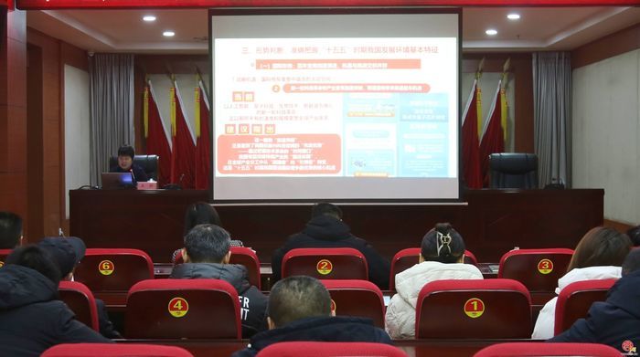 章丘区党的创新理论“百人千场进万站”文明实践示范宣讲活动走进双山街道